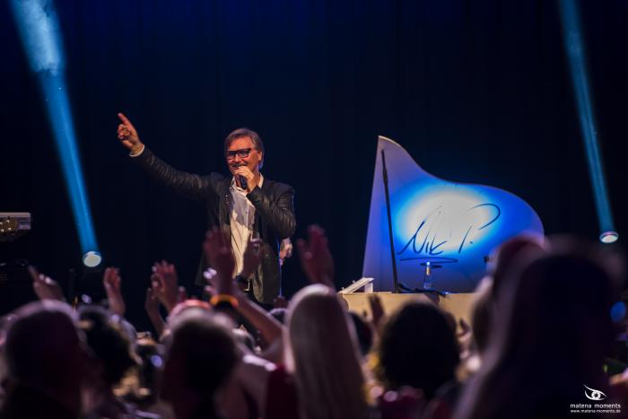 matena moments / Brillenball