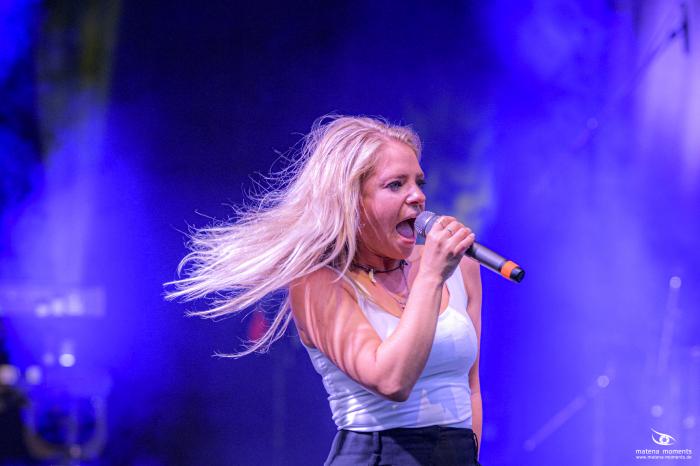 matena moments / Brillenball