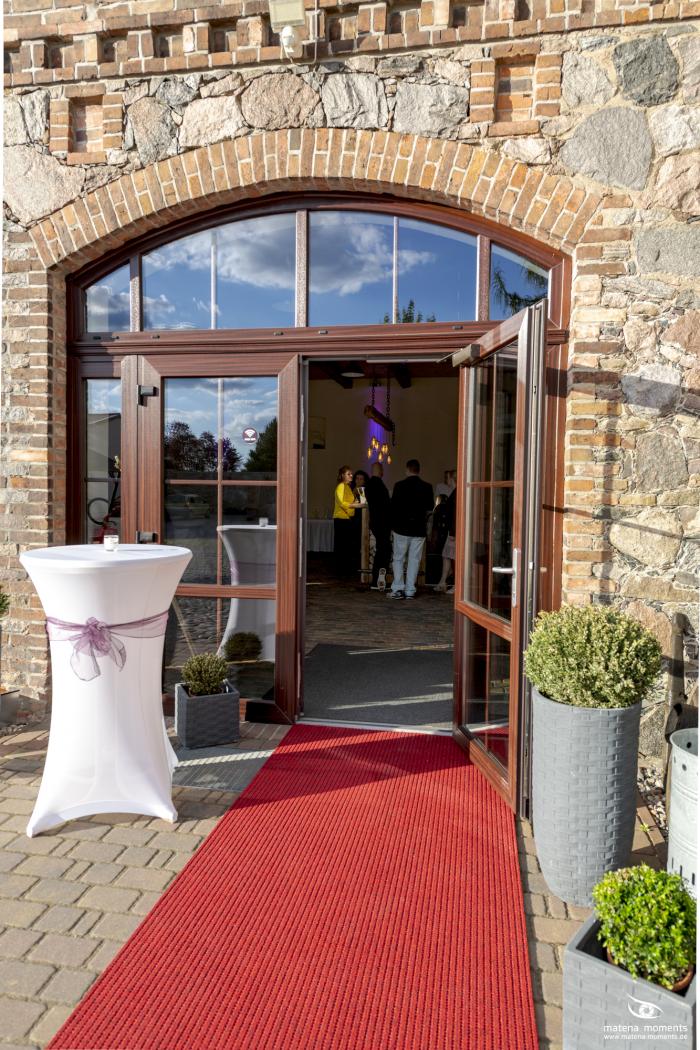 matena moments / Business