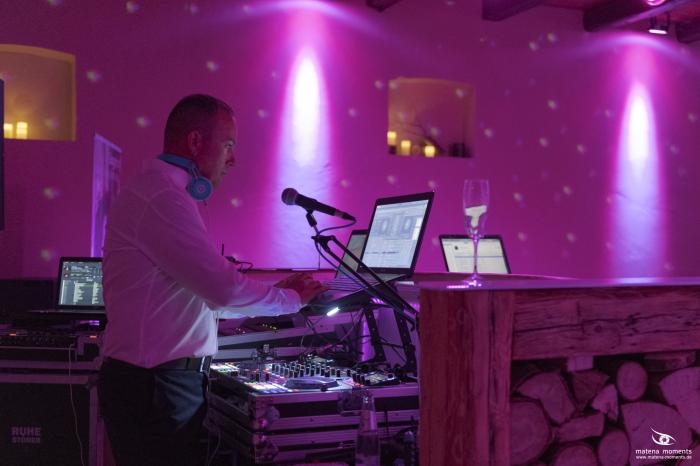 matena moments / Business