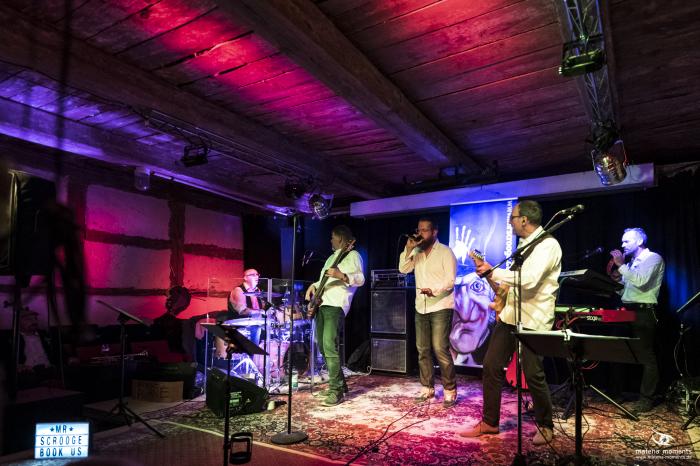 matena moments / Business