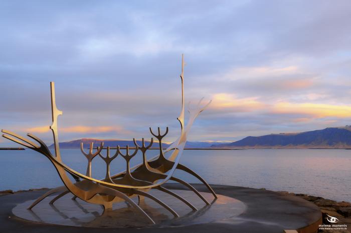 matena moments / Island