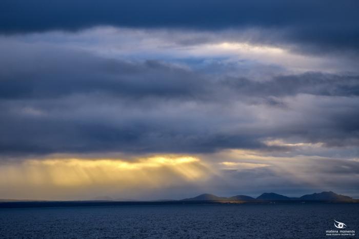 matena moments / Island