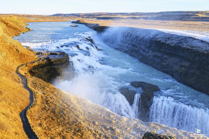 matena moments / Island