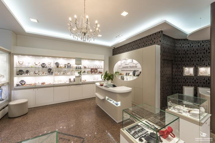 matena moments / Business