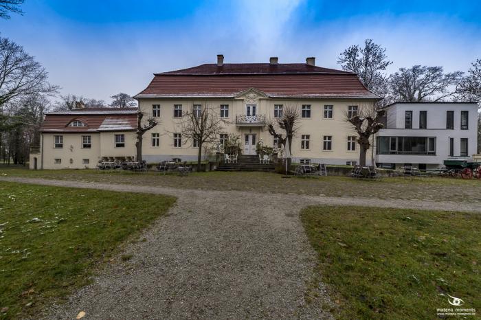 matena moments / Business