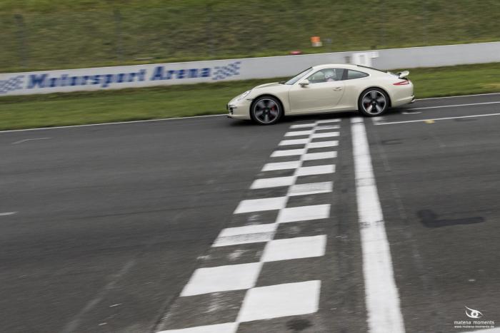 matena moments / Business